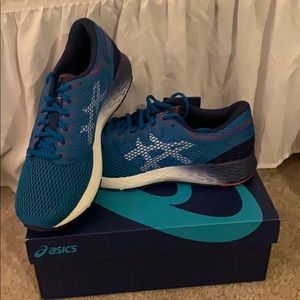 Asics RoadHawk FF2 BRAND NEW